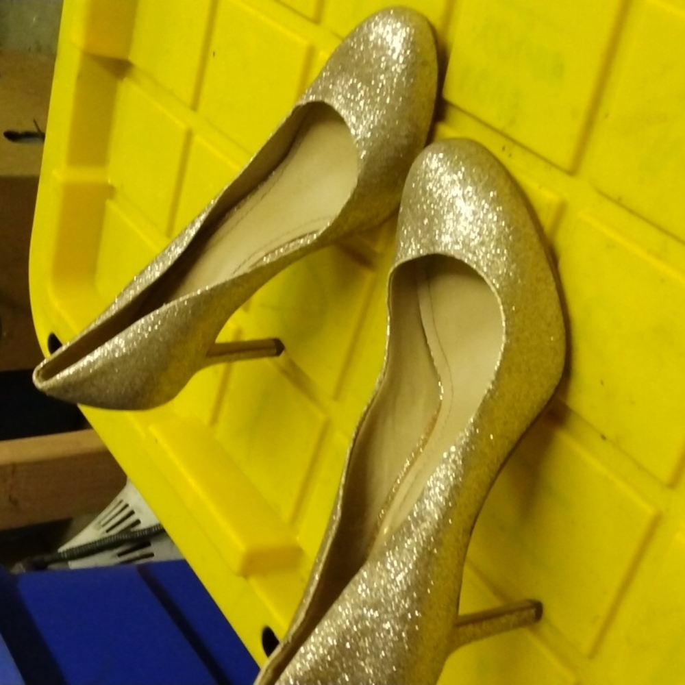 Vince Camuto Gold heels size 6.5